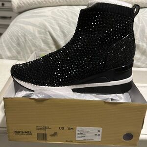 MICHAEL MICHAEL KORS
NWT Skyler Crystal Embellished Stretch Knit Sock Sneaker
